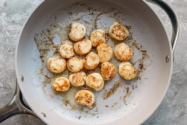 scallops in the pan