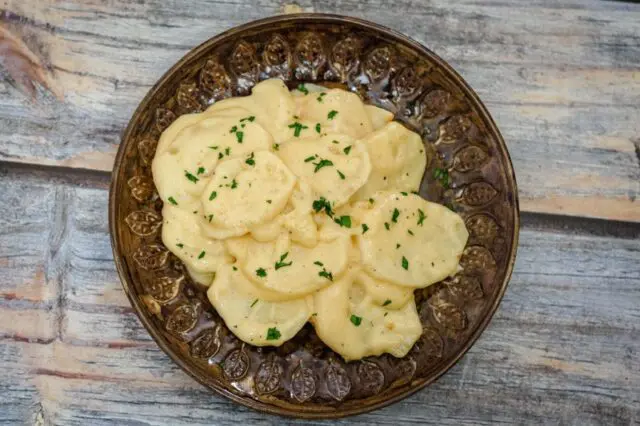 crock pot scalloped potatoes with cheese