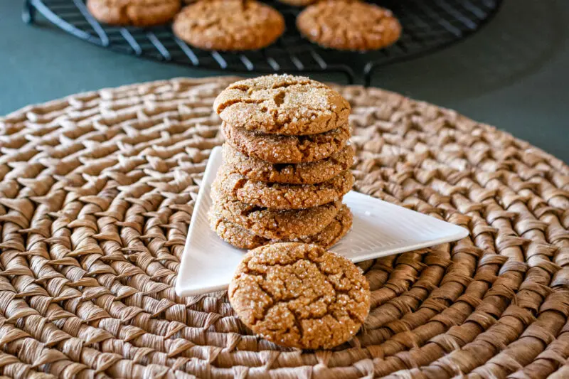 A stack of molasses crinkles