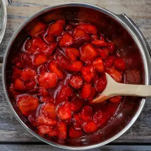 fresh strawberry sauce