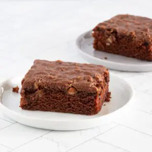 chocolate sheet cake slices