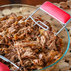 slow-cooked north carolina pulled pork with vinegar sauce