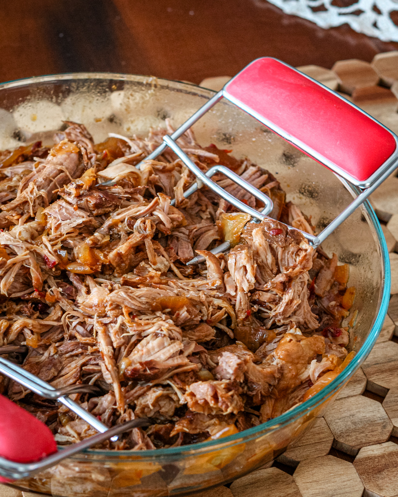 slow-cooked north carolina pulled pork with vinegar sauce