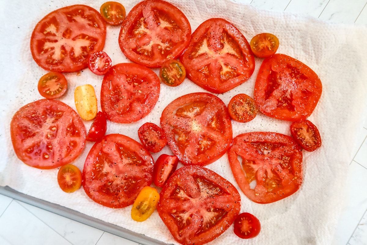 Tomato tart prep: tomatoes on paper towels.
