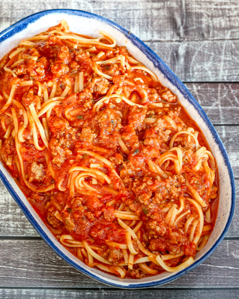 Bolognese sauce with spaghetti.
