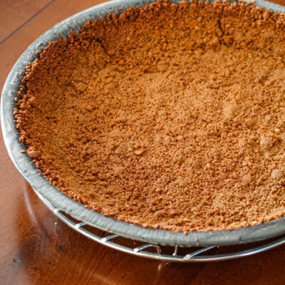 cookie crumb crust in a pie plate