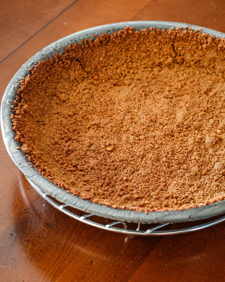 cookie crumb crust in a pie plate
