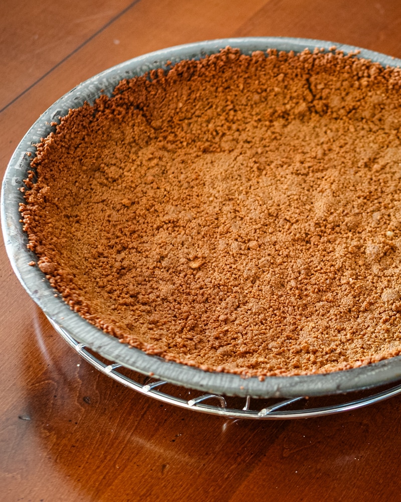 cookie crumb crust in a pie plate