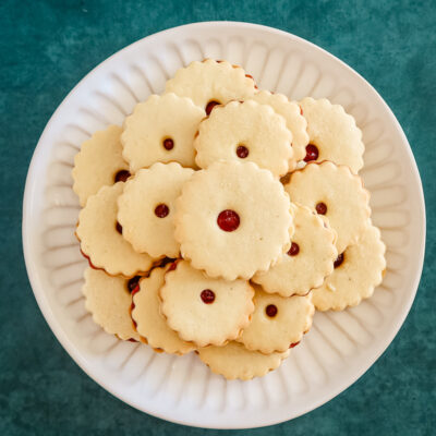 A plate of baked jammie dodgers filled with raspberry jam.