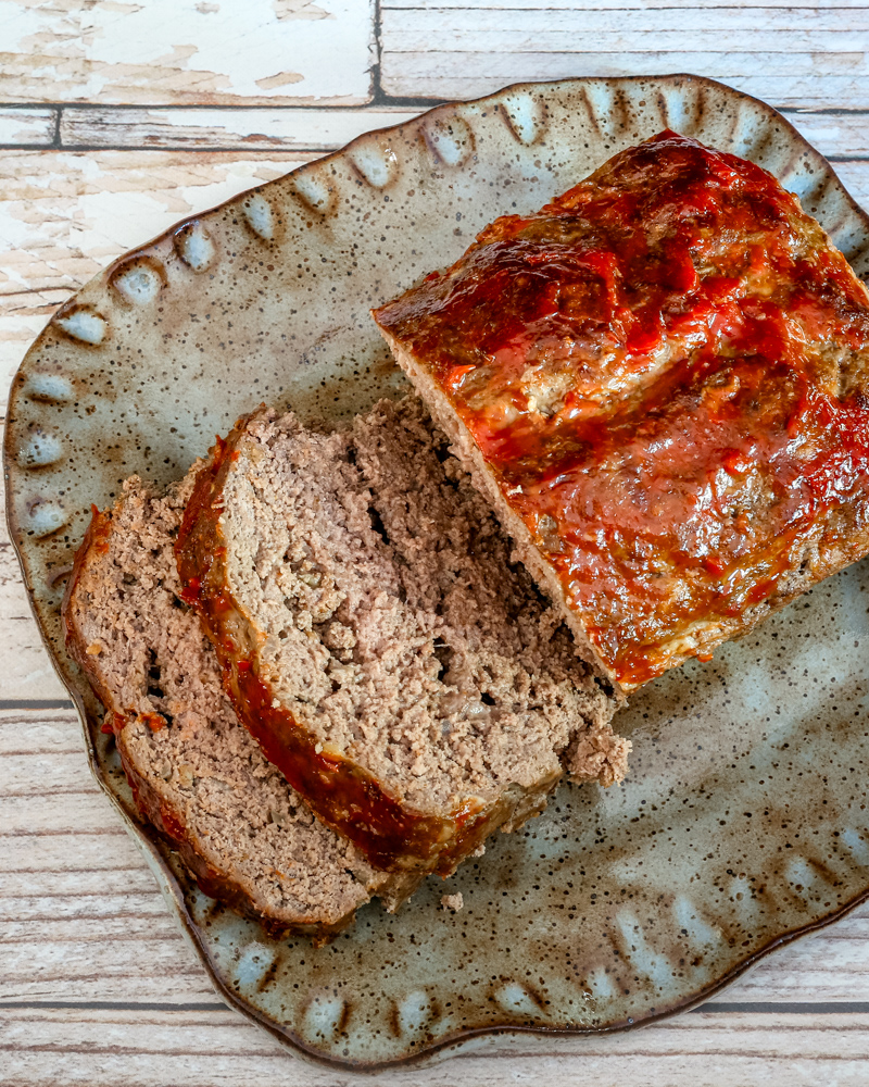 old-fashioned meatloaf with oats and ketchup