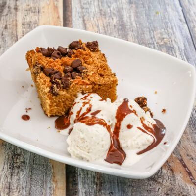 peanut butter chocolate chip crumb cake