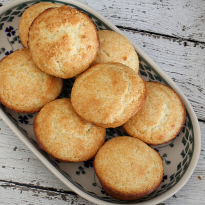 Plain muffins on a serving tray