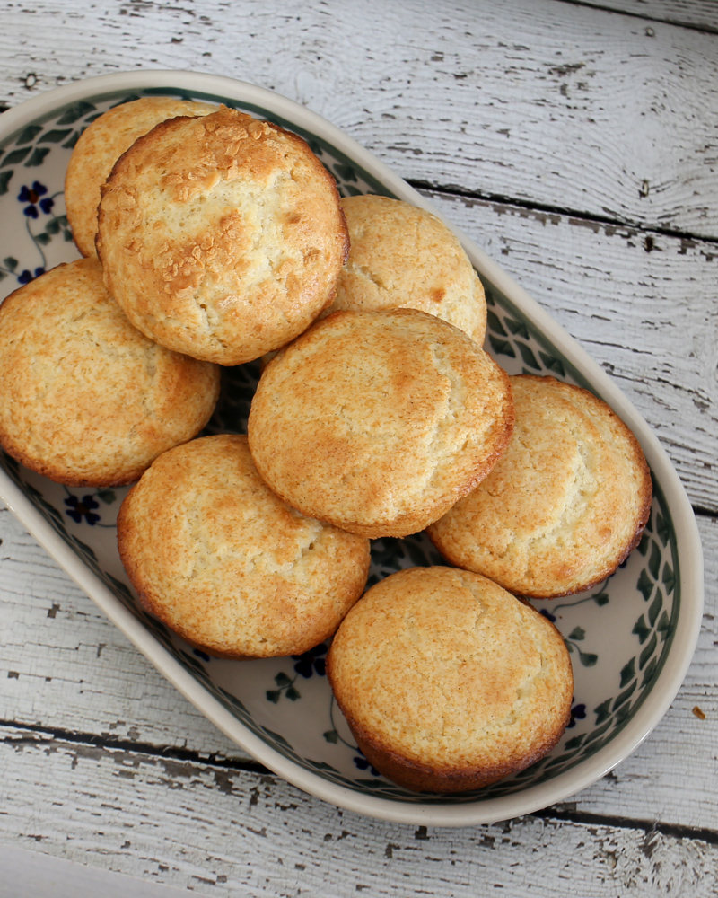 Plain muffins on a serving tray