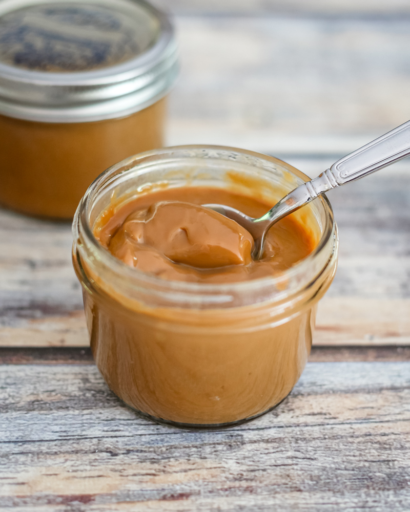 slow cooker dulce de leche in jars