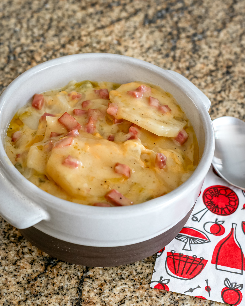 slow cooker scalloped potatoes with ham and cheese