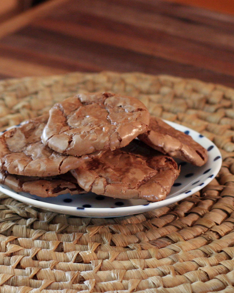Chocolate meringue cookies