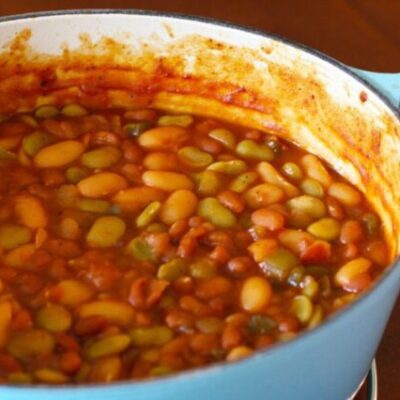 barbecue beans in a dutch oven