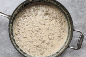 Sausage gravy for biscuits