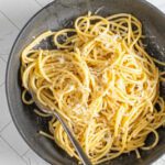 cacio e pepe pasta in a bowl