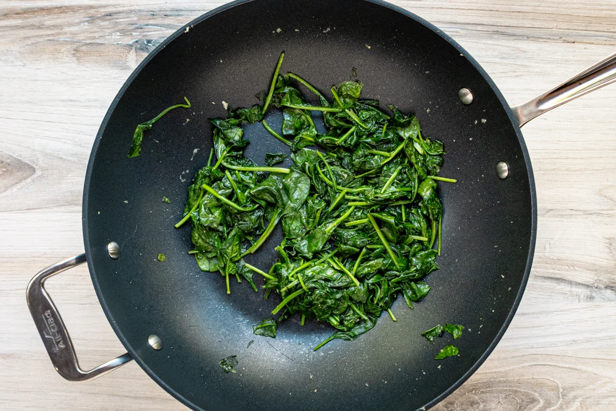 Wilted spinach for chicken breasts with Gruyère and spinach.