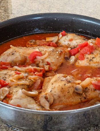 chicken with tomatoes, mushrooms, and wine