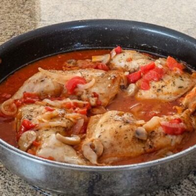 chicken with tomatoes, mushrooms, and wine