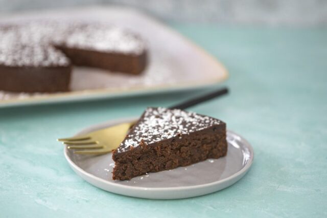 instant pot chocolate torte sliced