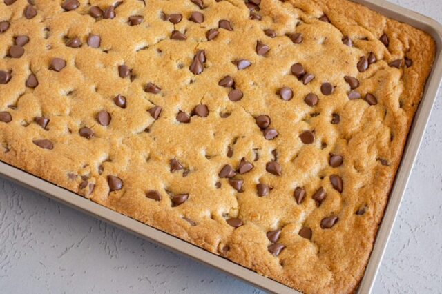 Baked chocolate chip cookie bars.