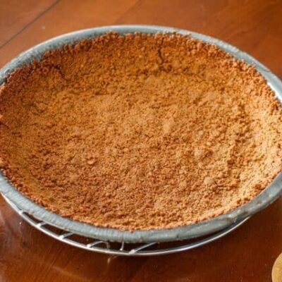 cookie crumb crust in a pie plate