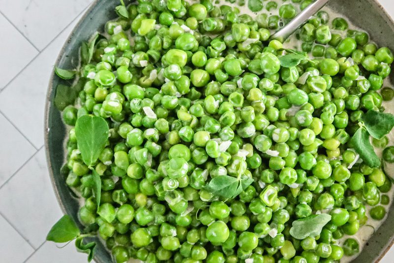 closeup of creamed peas