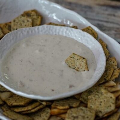 cream cheese clam dip with crackers