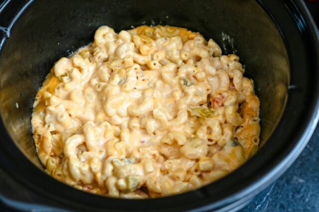 slow cooker macaroni and cheese with tex-mex flavors