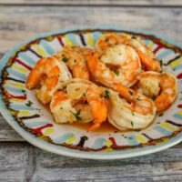 Shrimp scampi from your slow cooker on a serving plate
