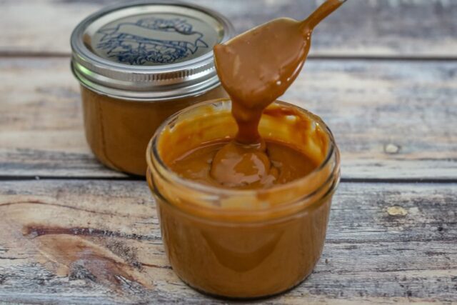 slow cooker dulce de leche in jars