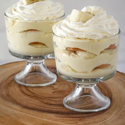 trifle dessert glasses with banana pudding