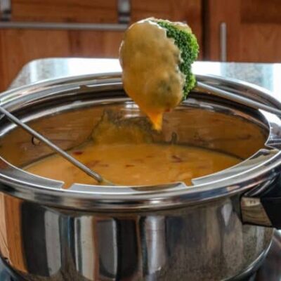 cheese fondue with roasted red pepper