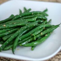 Garlic seasoned haricots verts on a serving plate.