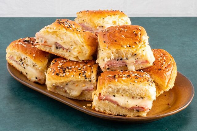 baked ham and cheese sliders with everything bagel seasoning on a serving tray