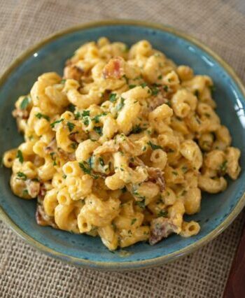 Instant Pot Bacon Macaroni and cheese in a bowl