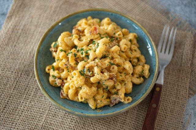 Instant Pot Bacon Macaroni and cheese in a bowl