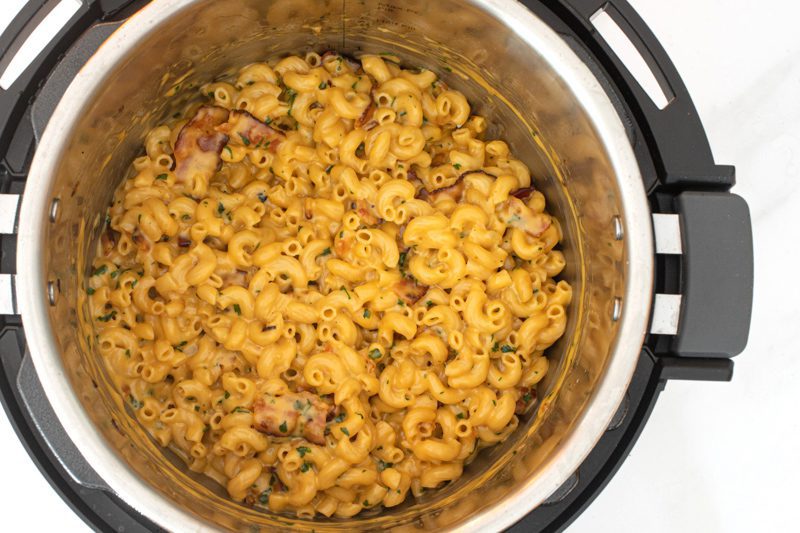 instant pot bacon macaroni and cheese preparation