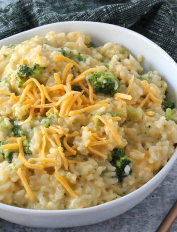 rice with broccoli and cheese cooked in the pressure cooker (Instant Pot)