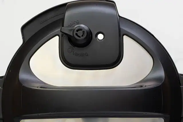 Pressure cooker lid in the sealing position.