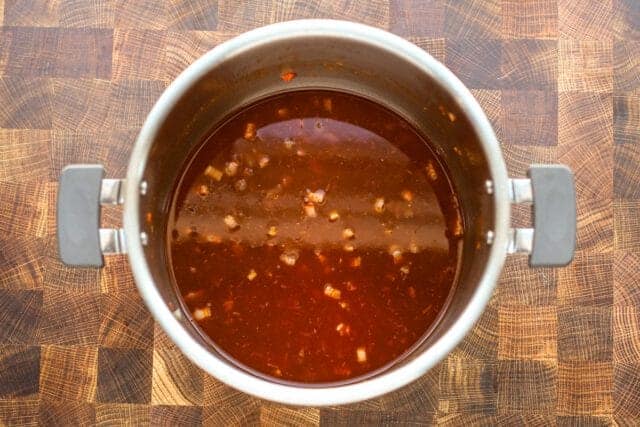 Deglaze the pot with red wine and broth.