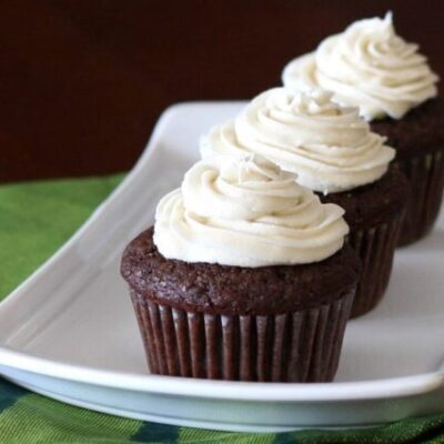irish cream frosting on chocolate stout cupcakes