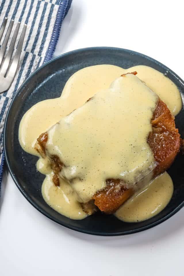 Crispy fried chicken breast topped with creamy gravy.