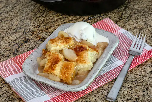 A serving of pear pandowdy with ice cream.