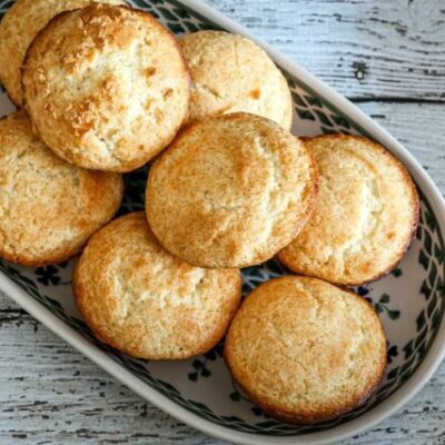 Plain muffins on a serving tray