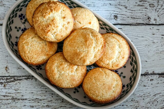 Plain muffins on a serving tray