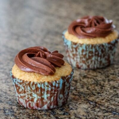 vanilla cupcakes with creamy chocolate frosting
